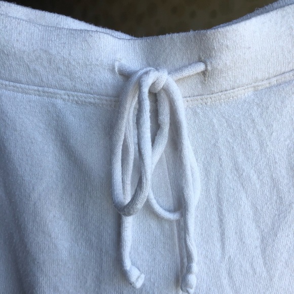 🔴SOLD🔴Abercrombie and Fitch Soft White Shorts - Picture 4 of 7